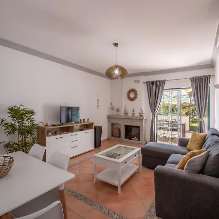 Nyaraló Cozy Townhouse Rafaella Near Sao Rafael