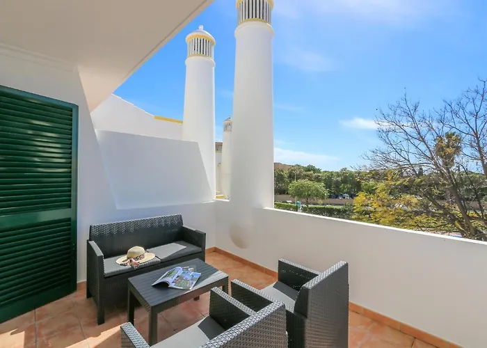 Дом отдыха Cozy Townhouse Rafaella Near Sao Rafael