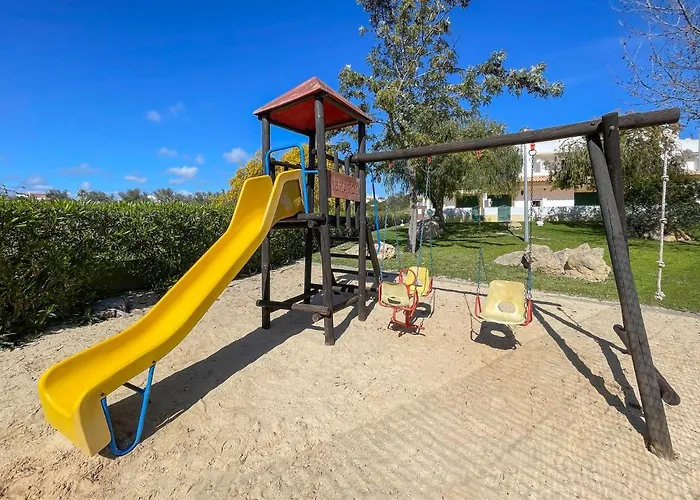 Дом отдыха Cozy Townhouse Rafaella Near Sao Rafael