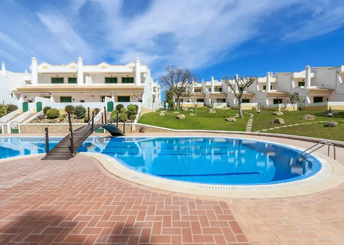בית נופש Cozy Townhouse Rafaella Near Sao Rafael