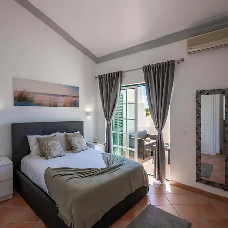 Cozy Townhouse Rafaella Near Sao Rafael Hébergement de vacances *